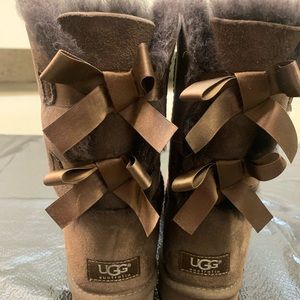 Women’s Bailey Bow Brown Uggs Size 7
